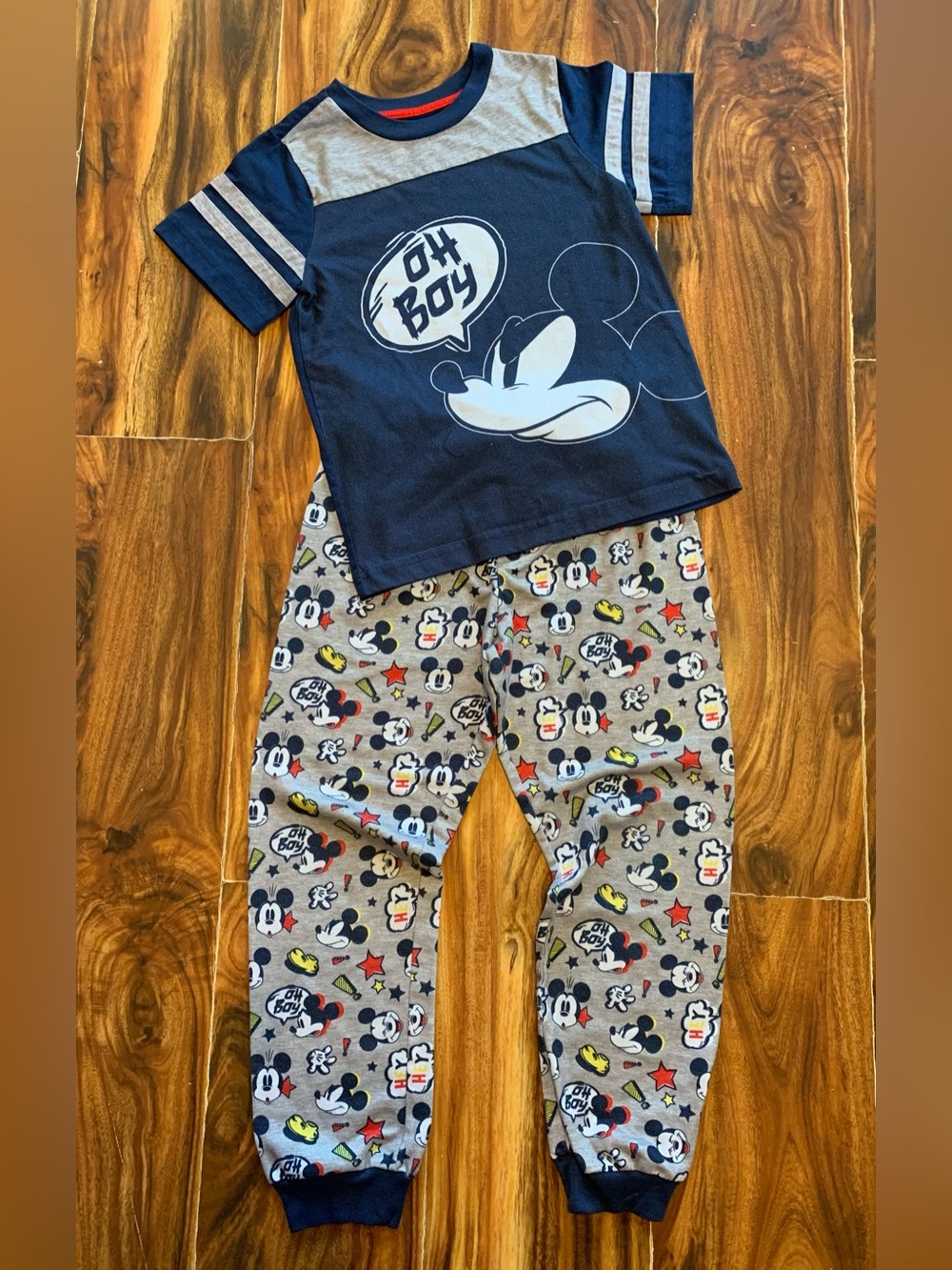 Disney Mickey Mouse Boys Size 9/10 Pajama Set.               3445